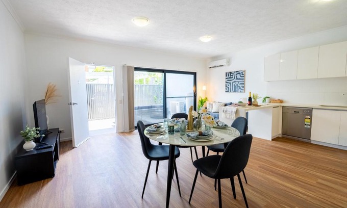 Hawthorne Apartment | Balmoral Apartment - Airy & Light-filled City Edge Comfort Stay