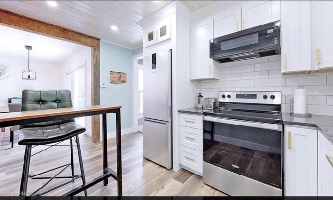 Kawartha Lakes Villa | Balsam Lake Cottage