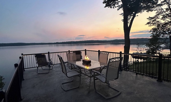 Balsam Lake House | Balsam Lake Sunset Cabin with WiFi & Sauna!