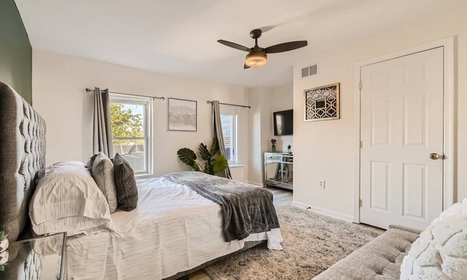 Downtown Baltimore Apartment | Baltimore Beauty! Johns Hopkins!