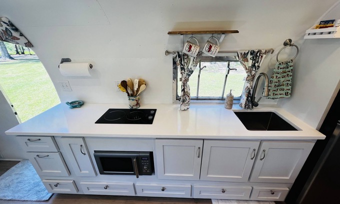 Oak Apartment | Bama Breeze the Airstream
