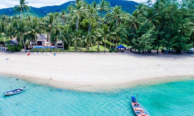 Thong Krut Villa | Ban Laem Sor - Tropical Beachfront Retreat