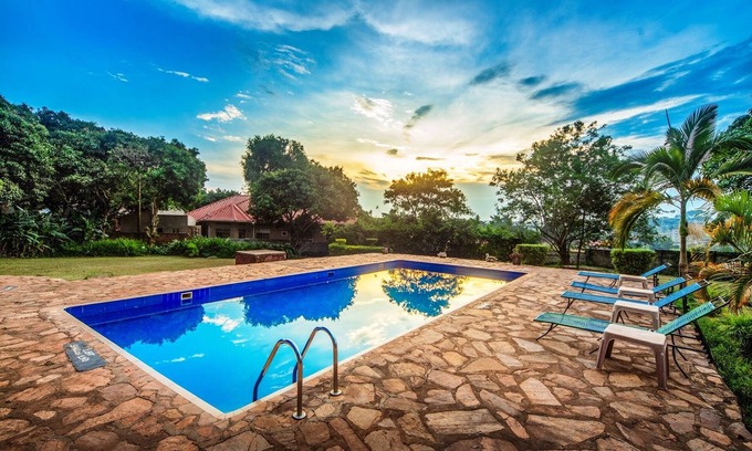 Entebbe Hotel | BANANA VILLAGE ECO RESORT ENTEBBE GARUGA