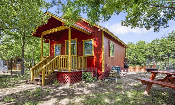 Bandera Cabin | Bandera Stronghold Red Cloud