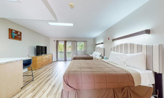 Baneberry Hotel | Baneberry Inn 2
