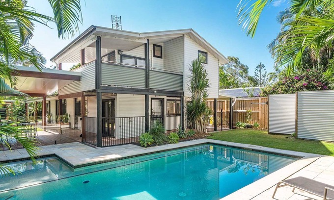 Suffolk Park House | Bangalleys - beachside retreat with large pool