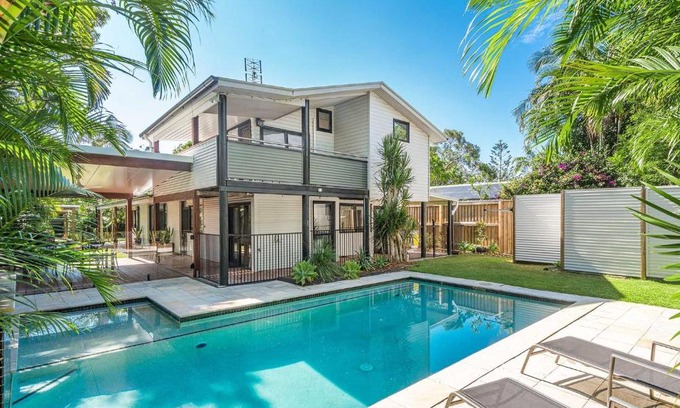 Suffolk Park House | Bangalleys - beachside retreat with large pool