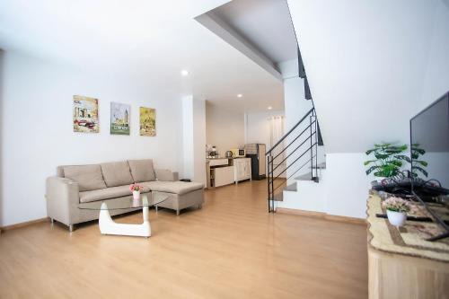 Saen Suk House | Bangsean Smile Home บ้านสไมล์ บางแสน