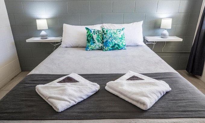 Rosslea Hotel | Banjo Paterson Motor Inn