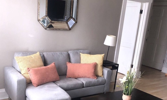 Weinland Park Apartment | Bar District in the heart of the Short North