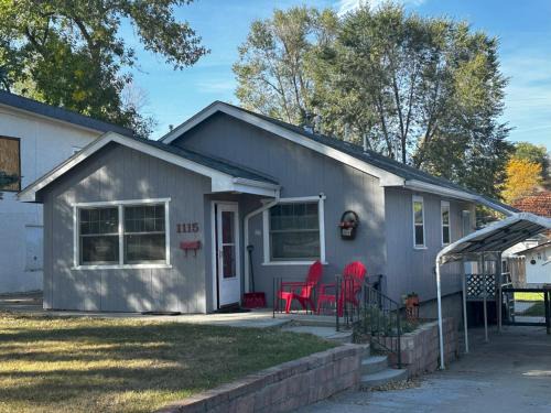 Central - Terry House | Barb's and Bo's Cozy Home with Office and Covered Parking