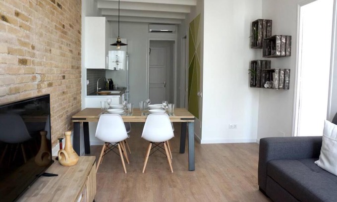 L'Hospitalet de Llobregat Apartment | Barcelona Industrial Style Apartment