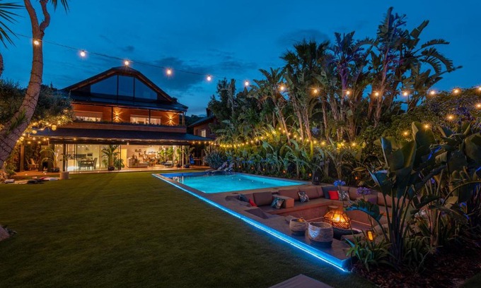 Sant Just Desvern Villa | BARCELONA´S TROPICAL OASIS