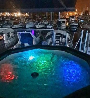 Baiona Boat Rental | Barco-Apartamento en el Náutico de Vigo