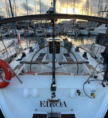 Ensanche Diputacion Boat Rental | Barco EIROA en Alicante centro, Real club de regatas