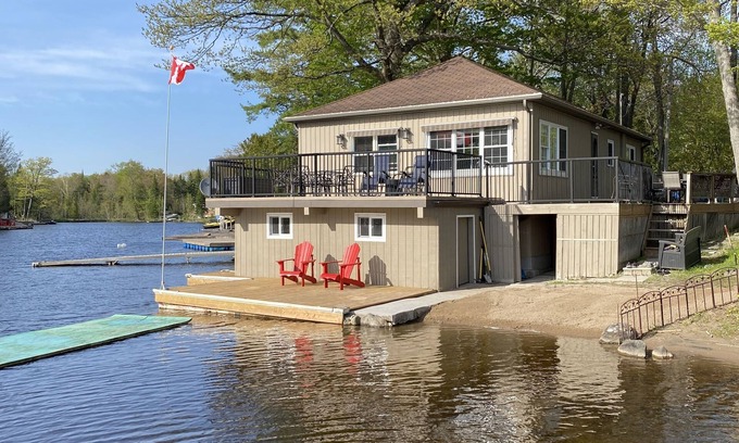 Bobcaygeon Cottage | Barefoot Beach on Pigeon Lake