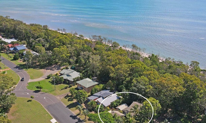 Toogoom House | Barefoot by the Beach - Beachfront - 3BR - Aircon