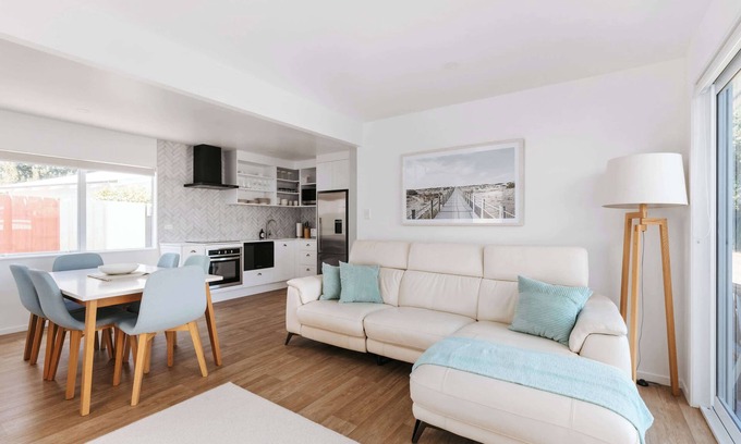 Papamoa Beach House | Barefoot Retreat - Beach, shops and cinema