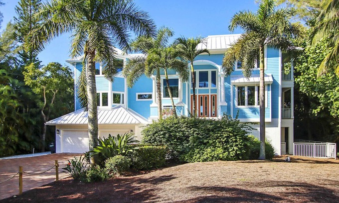 Captiva House | Barefoot Way Beachfront 5 Bedroom/5.5 Bath House