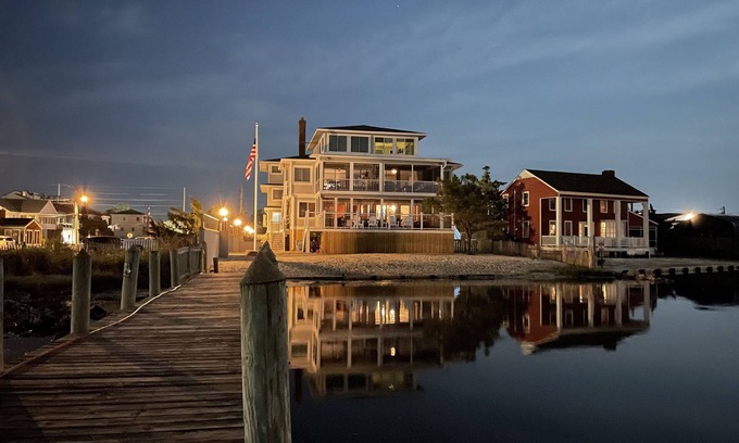 Dewey Beach House | BARGAIN HUNTERS AUG 28-29 Half Price! Charming Beachfront Townhome With Parking