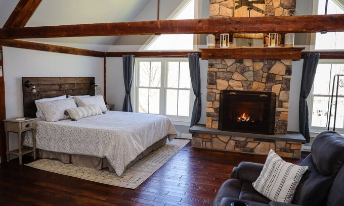 Bridgton Condo | Barn on Pleasant- walk to town NO EXTRA FEES