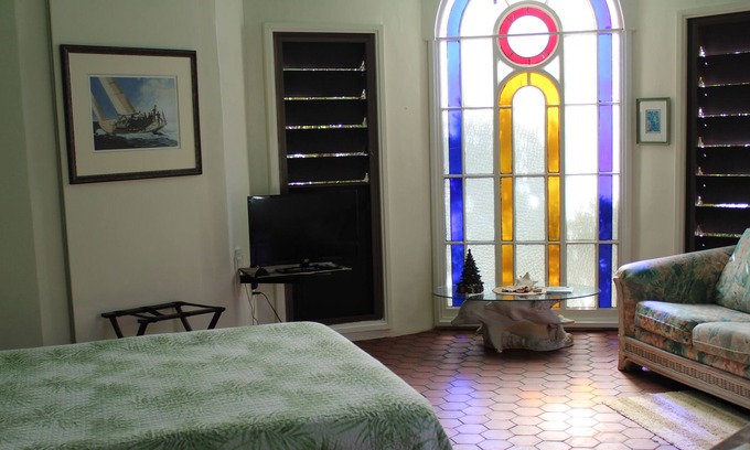 Long Beach Estates Bed & Breakfast | Barnacle Bed and Breakfast