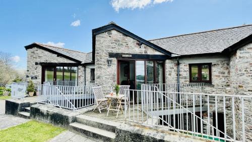 Dittisham House | Barnfield - Beautiful Barn, River views, Close to Quay