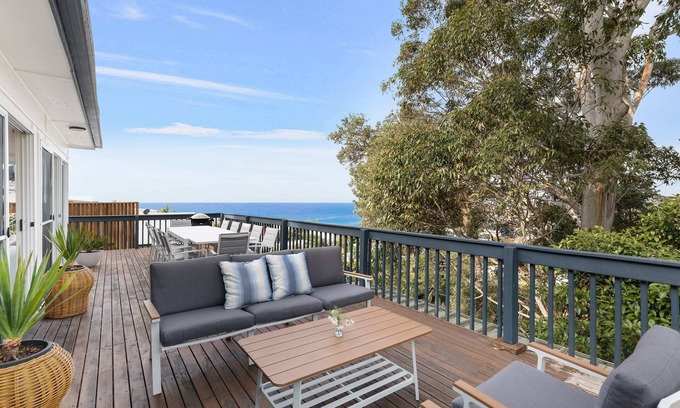 Terrigal House | Barnhill Beach House - by Coast Hosting