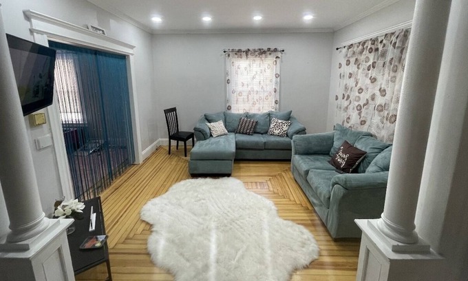 Bridgeport House | Barnum House CONVENIENT location !