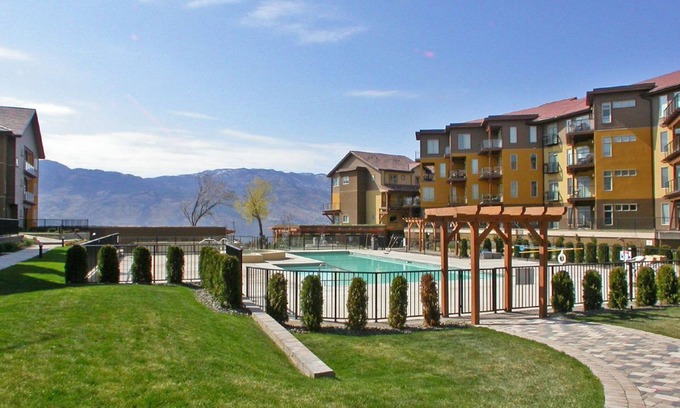 Westbank House | Barona Beach Stunning Lakefront Home with Lift