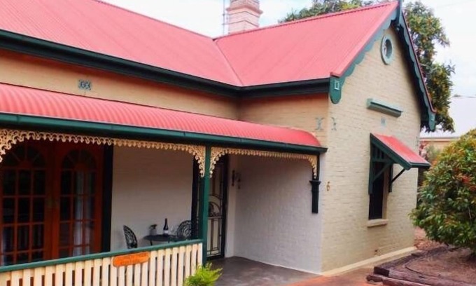 Stockwell Bed & Breakfast | Barossa Peppertree Cottage