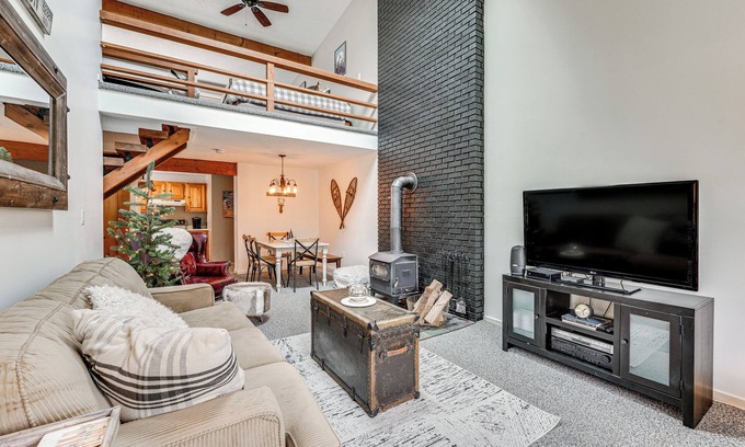 Bartlett Condo | Bartlett Condo: 1 Mi to Attitash Mountain Resort!