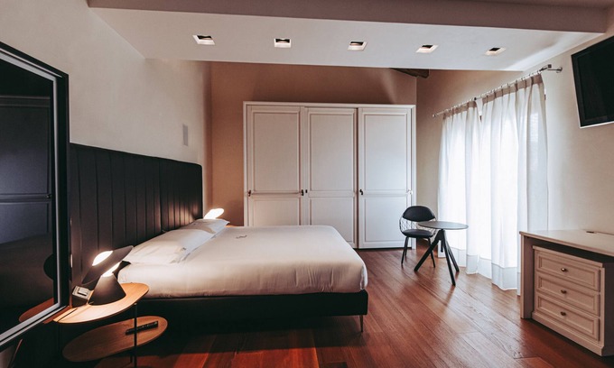 Badia Calavena Bed & Breakfast | Basalt, room with bathroom and balcony.Tranquility,at the foot of the Little Dolomites.