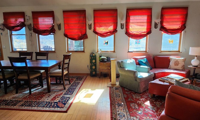 Basalt House | Basalt Treetop Haven, magnificent views, peace and quiet abound