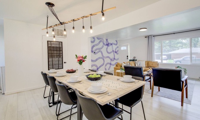 Manhattan House | Base Camp | MHK - Walking Distance to Sports Complex