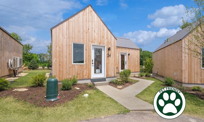 Ottawa Cabin | Basecamp | 1 Bed, 1 Bath