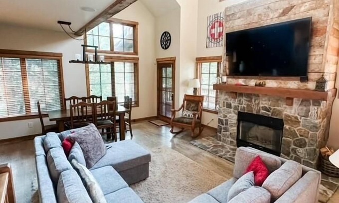 Tamarack Resort House | BaseCamp Townhome - Splendid Townhome |Wood Fireplace and Ski In/Out
