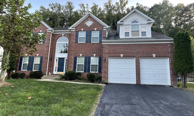 Dale City Apartment | Basement Apartment. Master suite , 3 beds two full baths. Kitchen, washer/dryer