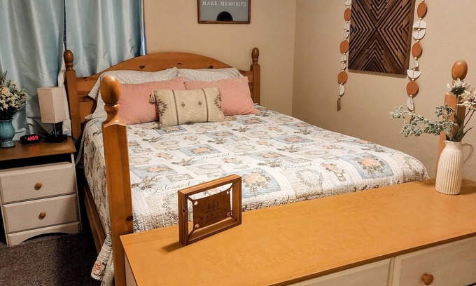 Cedar City Apartment | Basement Apartment-Sleeps 6 *2 Bedrooms +Kitchen/Laundry