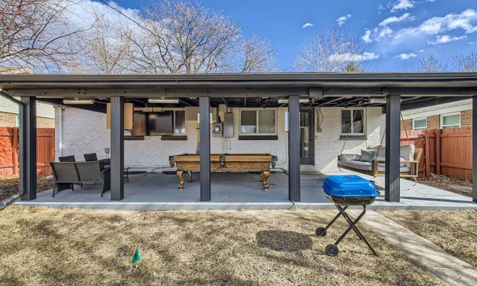 North Park Hill House | Basement Guest Suite I Pool Table I Hot Tub I TV