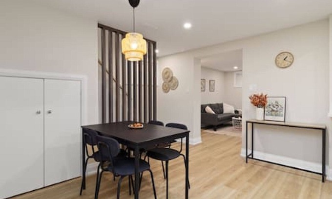 Clarkson-Lorne Park House | Basement unit - Fully Renovated Beautiful stay