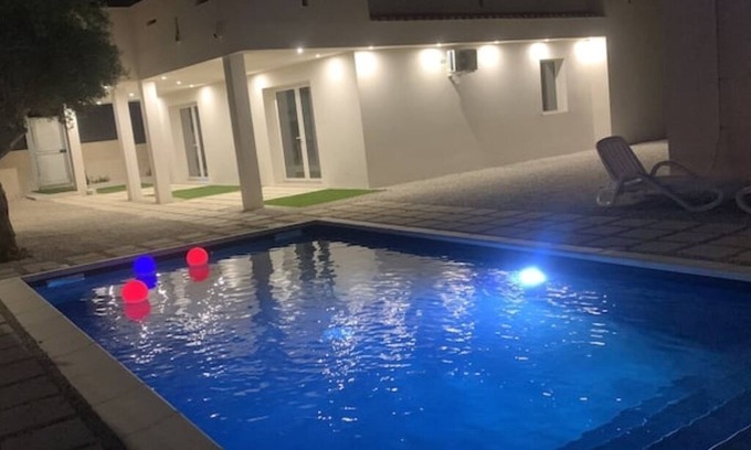 Scoglitti Apartment | Basil apartment in villa with pool, sea, seaside village Scoglitti