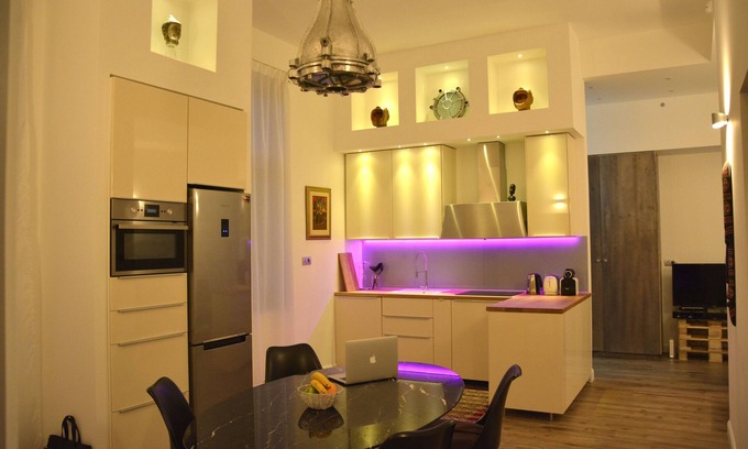 Belvaros - Lipotvaros Apartment | Basilica View - Romantic Luxury