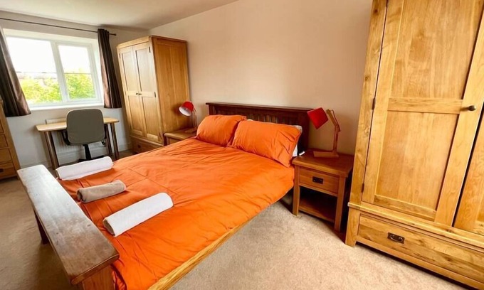 Sherborne St. John House | Basingstoke En-suite Room Townhouse Near Hospital