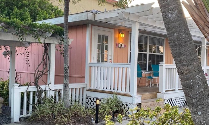 Bradenton Beach Cottage | Bask in the sun the last days of summer on gorgeous Anna Maria Island!