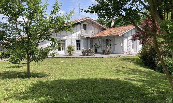 Ahetze House | Basquaise Avec Piscine Dans Écrin de Verdure à 5 min des Plages! Calme Absolu!