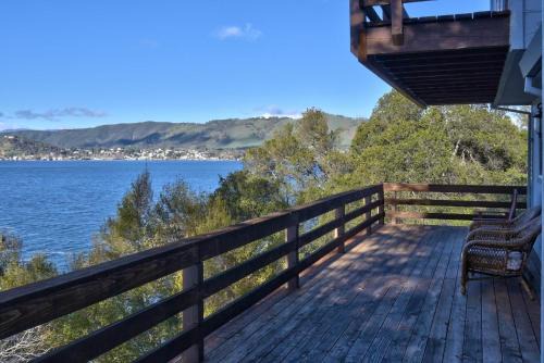 Clear Lake House | Bass Alley Bungalow With Private Dock And Amazing Fishing On Clear Lake