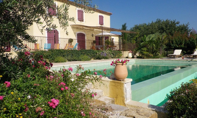 Greasque House | Bastide 200m2 on 2500m2, swimming pool overflow10/5, view ste Victoire, bowling