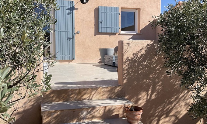 Cabrieres-dʼAigues House | Bastidon au Cœur du Lubéron, a Lorée du Village de Cabrieres D`'aigues