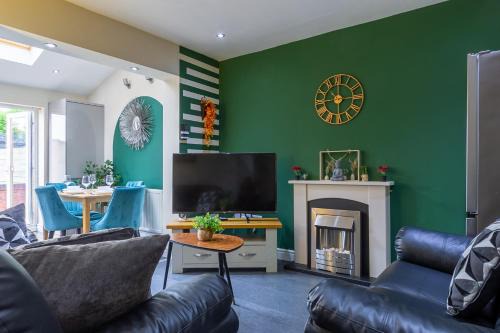 Coventry Apartment | Bathway House - Free Secured Parking and Wifi